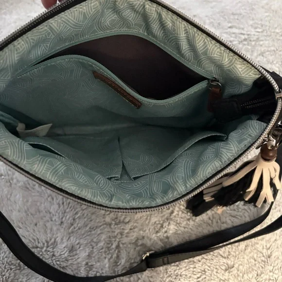 Le Sak Stylish Black and White Crossbody Bag - Picture 6 of 11